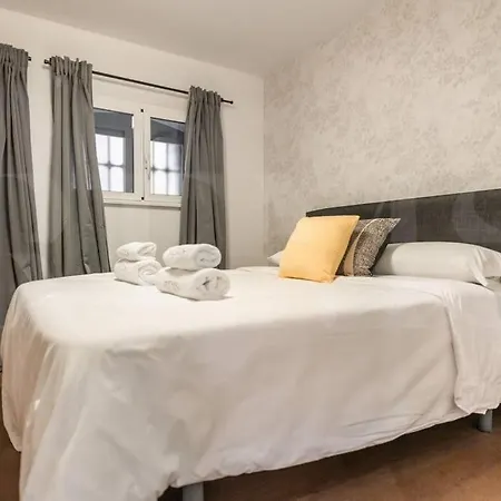 With Private Patio By Rems Apartment