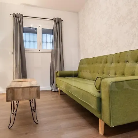 Apartment With Private Patio By Rems Malaga