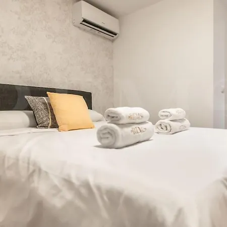 With Private Patio By Rems Apartment *